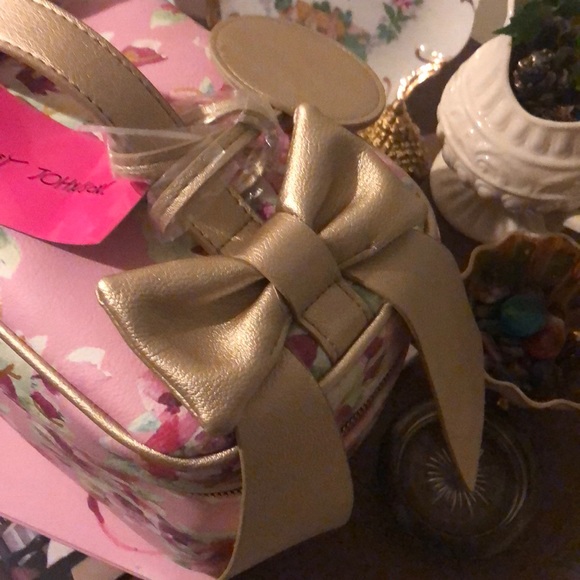 NWT Betsy Johnson DBL Bow Train Case Blush Multi - Picture 4 of 8